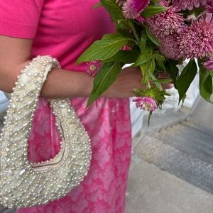 Blogger favorite Zara cream bag with pearls